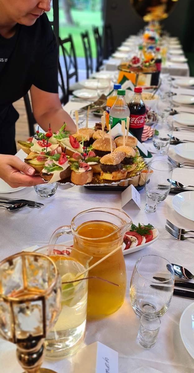 Smaczna kuchnia domowa w Ośrodku Uroczysko – dania regionalne i catering