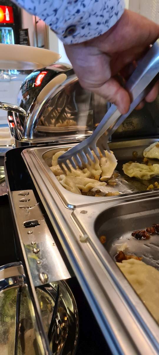 Smaczna kuchnia domowa w Ośrodku Uroczysko – dania regionalne i catering