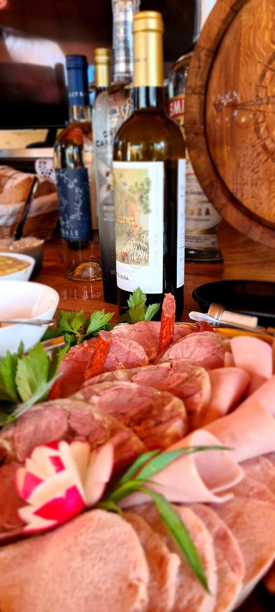 Smaczna kuchnia domowa w Ośrodku Uroczysko – dania regionalne i catering