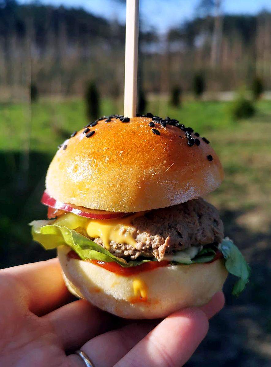 Smaczna kuchnia domowa w Ośrodku Uroczysko – dania regionalne i catering