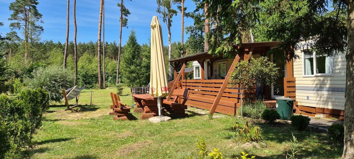 Komfortowy domek holenderski z klimatyzacją i tarasem – Ośrodek Uroczysko