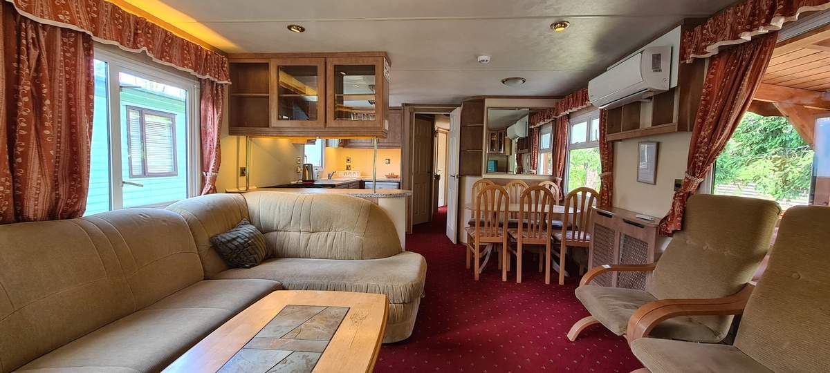 Komfortowy domek holenderski z klimatyzacją i tarasem – Ośrodek Uroczysko