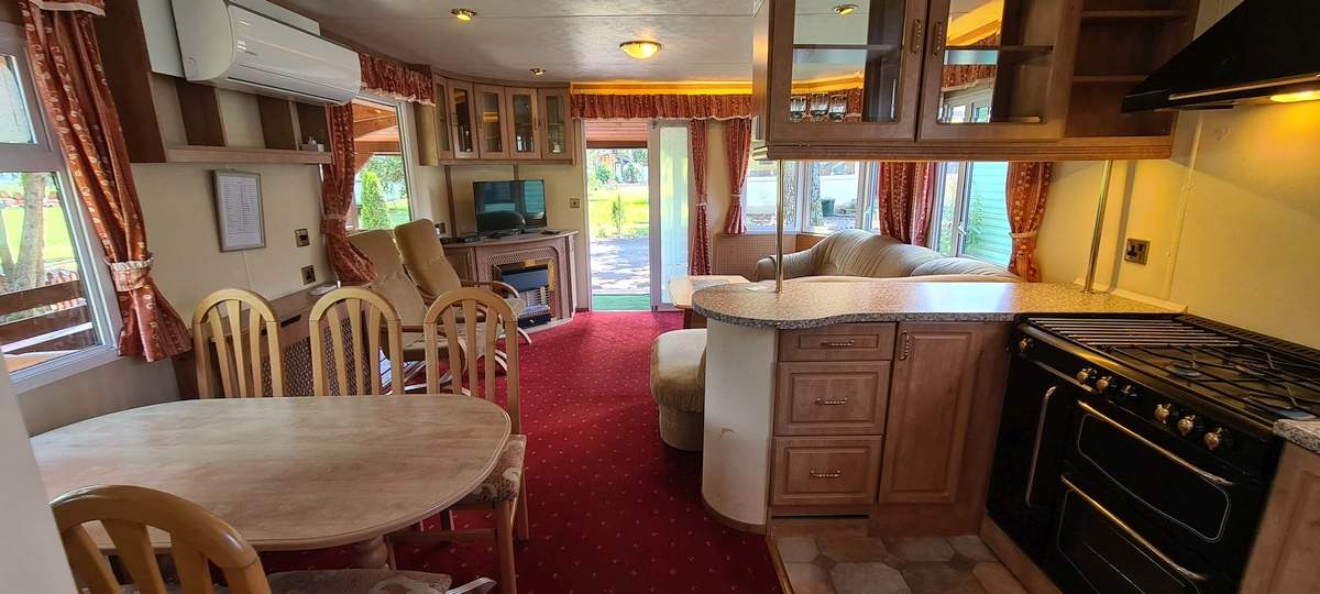 Komfortowy domek holenderski z klimatyzacją i tarasem – Ośrodek Uroczysko