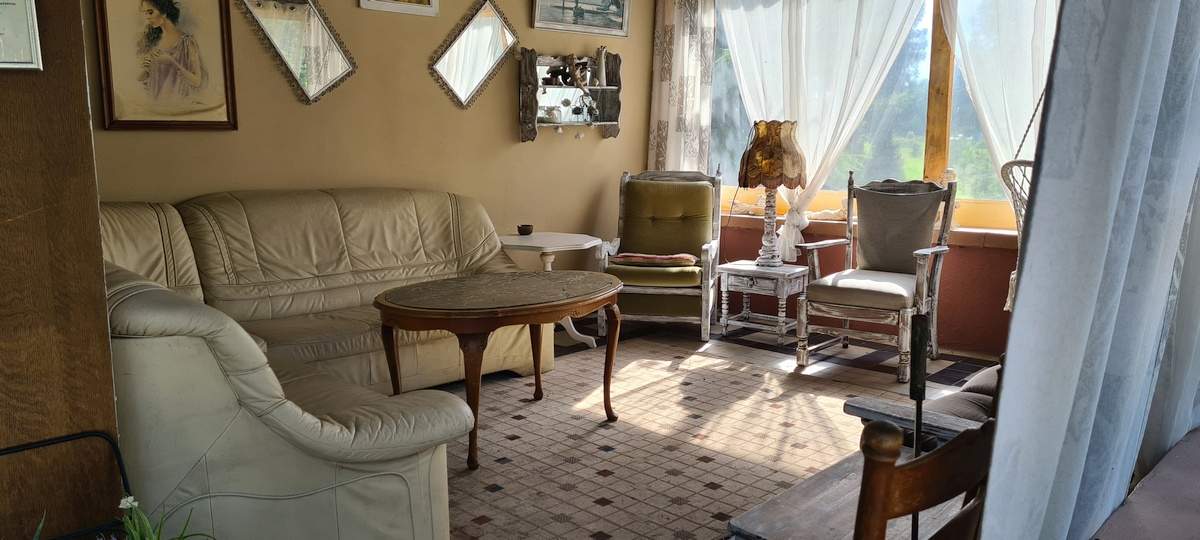 Tanie noclegi w Borkowie – przytulny pokój gościnny w Ośrodku Uroczysko blisko lasu