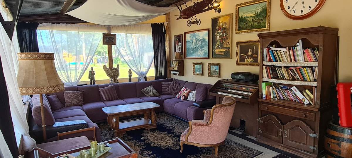 Tanie noclegi w Borkowie – przytulny pokój gościnny w Ośrodku Uroczysko blisko lasu