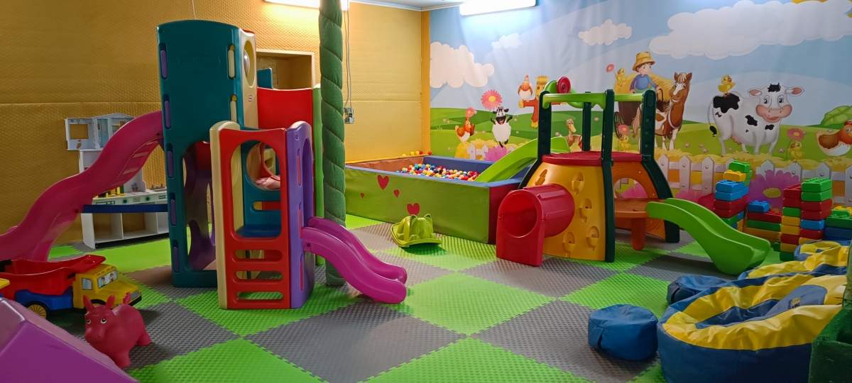 Ośrodek Uroczysko w Słopcu – malownicze położenie wśród lasów Gór Świętokrzyskich