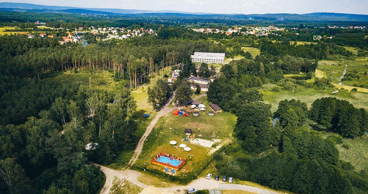 Ośrodek Uroczysko w Słopcu – malownicze położenie wśród lasów Gór Świętokrzyskich