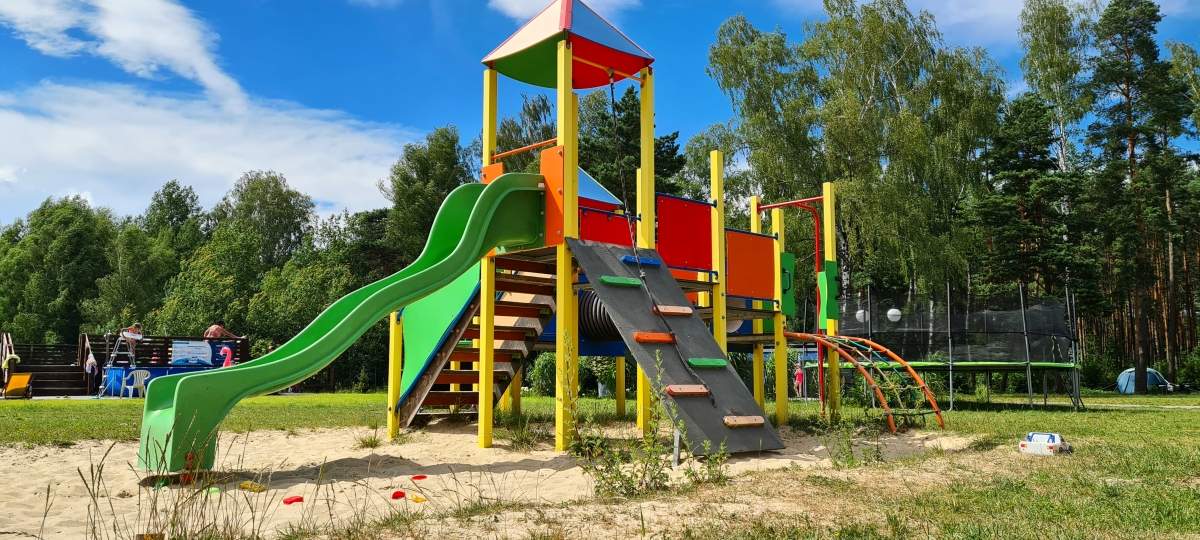 Ośrodek Uroczysko w Słopcu – malownicze położenie wśród lasów Gór Świętokrzyskich